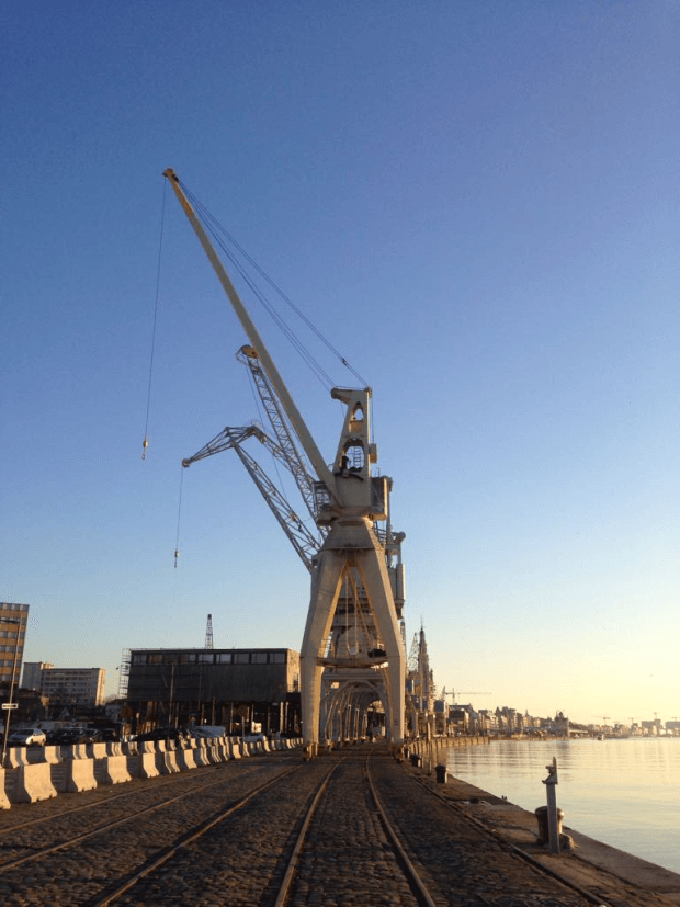 Музей кранов на берегу реки Шельда